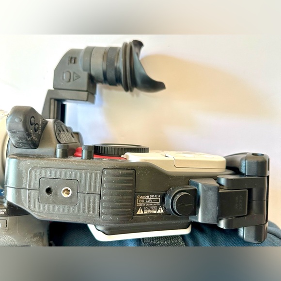 Canon DM-XL1A MiniDV 3CCD Digital 16x Optical Zoom XL 5.5-88MM Video Camcorder - Picture 13 of 17